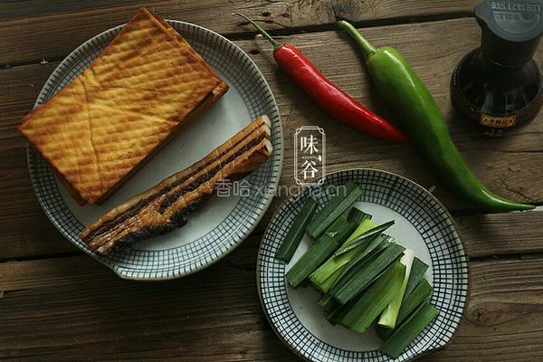 豆干炒腊肉的做法图解1