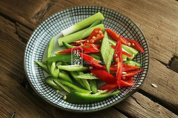 豆干炒腊肉的做法图解2