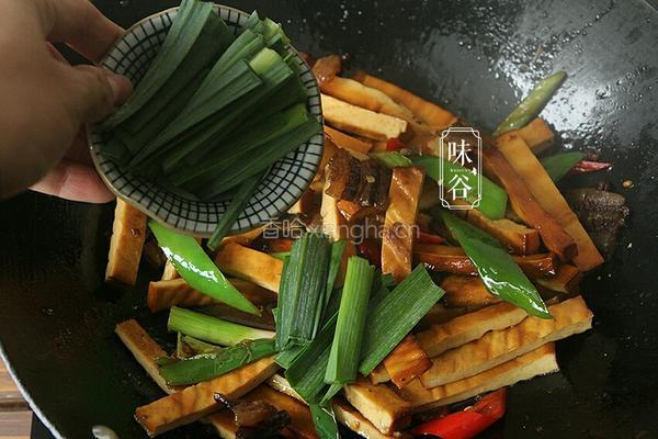豆干炒腊肉的做法图解9