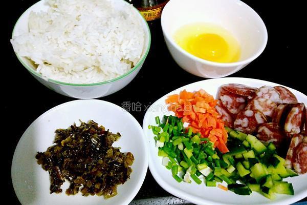 香肠炒米饭的做法图解3