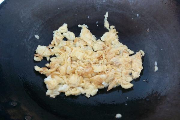 酱油炒饭的做法图解3