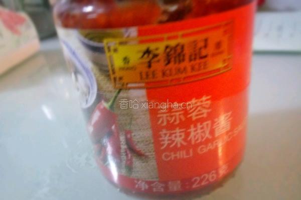 蒜茸辣椒酱大白菜的做法图解1