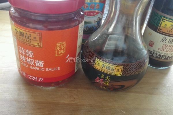 蒜蓉辣酱烤鸡翅的做法图解1