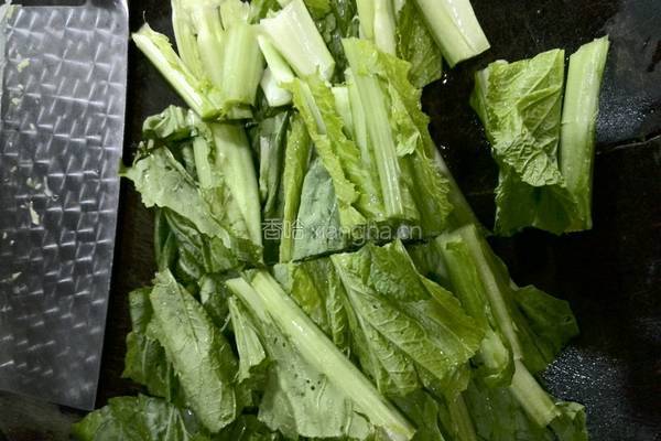 黄豆酱炒春菜的做法图解2