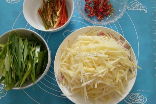 酸辣土豆起的做法图解1