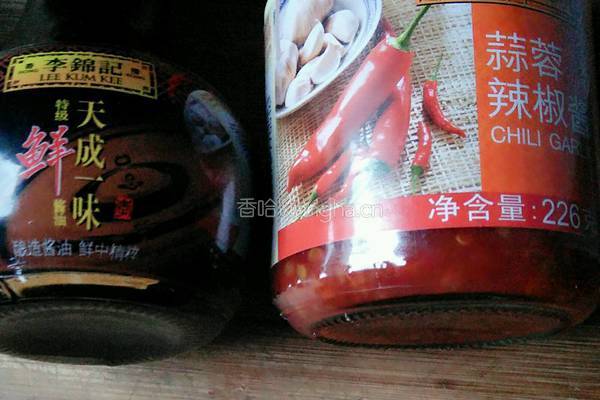 蒜蓉黑木耳的做法图解1