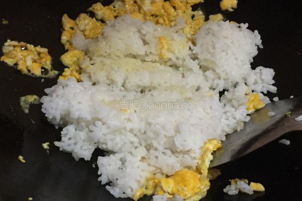 酱油蛋炒饭的做法图解3
