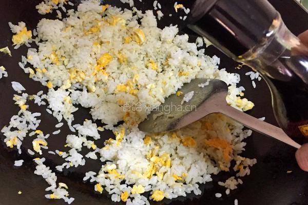酱油蛋炒饭的做法图解4