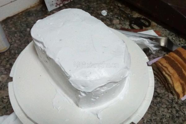 卡通车型生日蛋糕的做法图解5