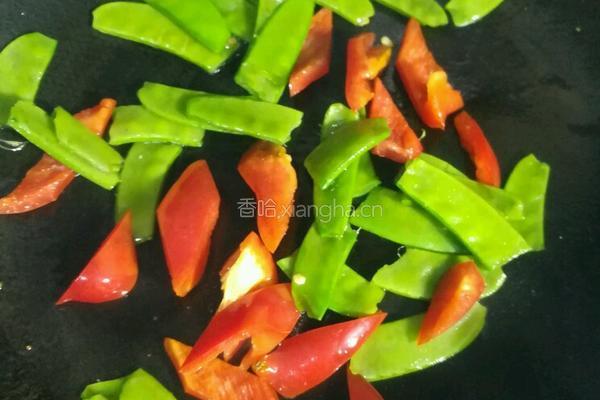 荷兰豆炒腊肠的做法图解5