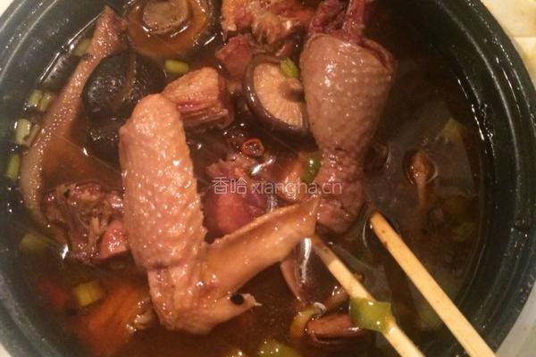 信阳家常香菇炖腊鸡