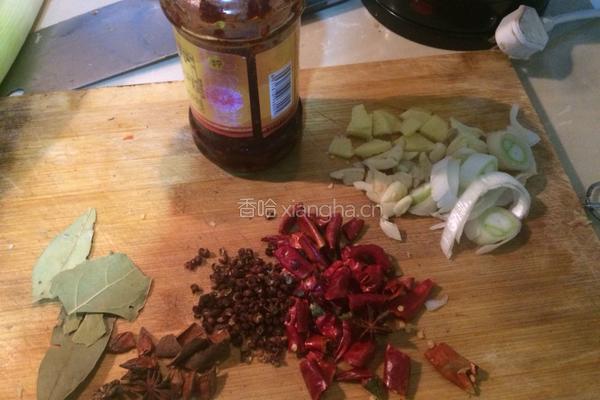 信阳家常香菇炖腊鸡的做法图解5