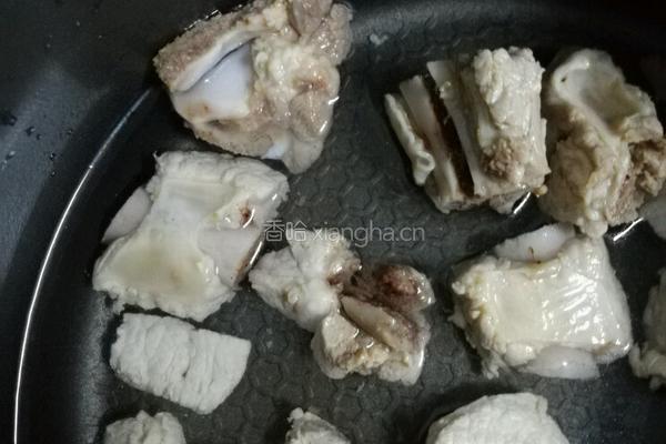 玉米胡萝卜炖排骨的做法图解4