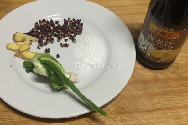 卤鸭掌的做法图解1