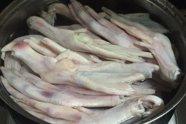 卤鸭掌的做法图解3