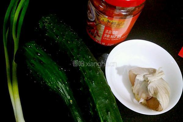 蒜蓉黄瓜的做法图解2
