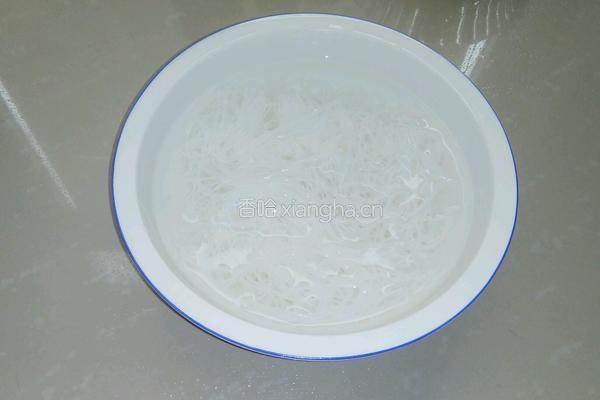 菠菜拌粉丝的做法图解3