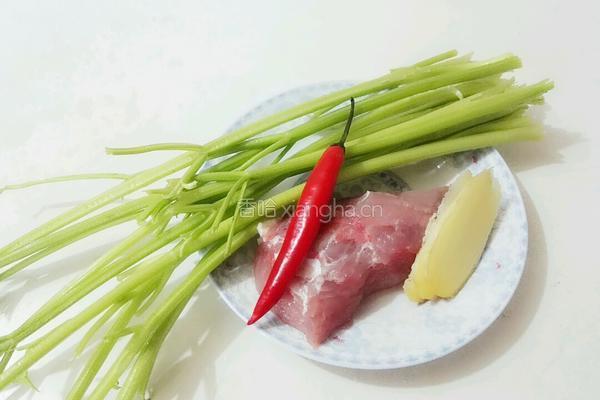 肉末芹菜的做法图解2