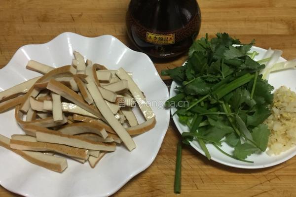 凉拌豆干的做法图解1