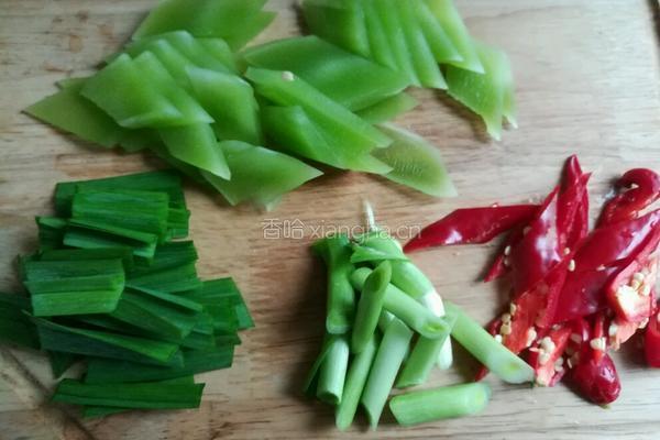 莴笋炒腊肉的做法图解2