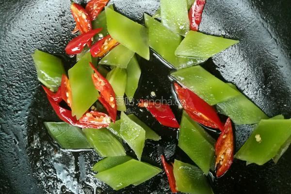 莴笋炒腊肉的做法图解5