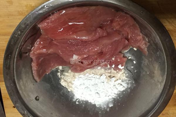 蘑菇肉片汤的做法图解2