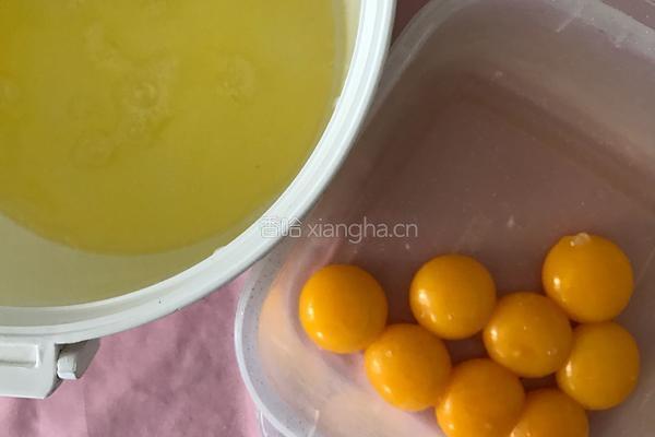十寸戚风蛋糕的做法图解2