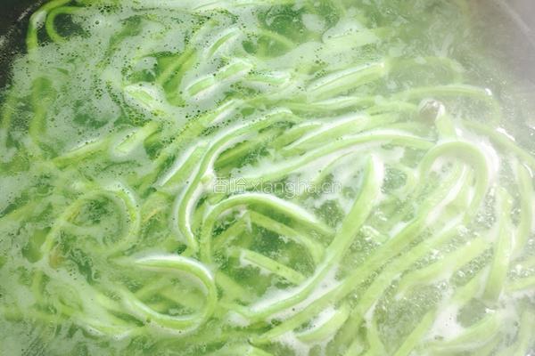 菠菜臊子干拌面的做法图解3