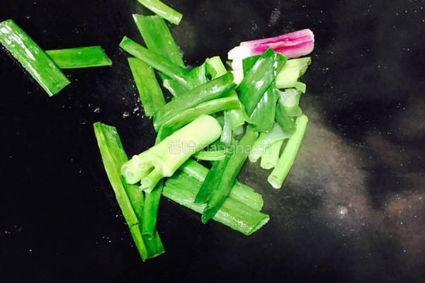 香辣紫苏爆花甲的做法图解2