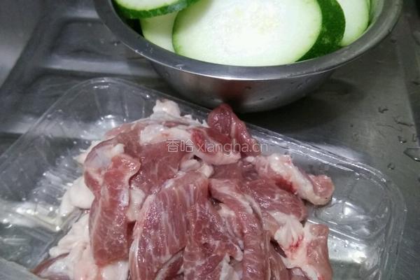 节瓜炒梅头肉的做法图解1