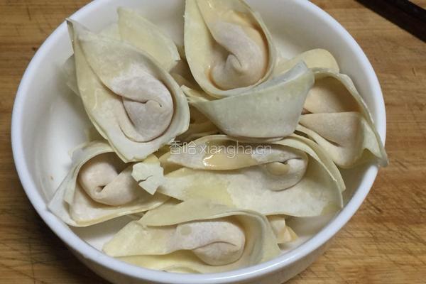 三鲜抄手（馄饨）的做法图解2