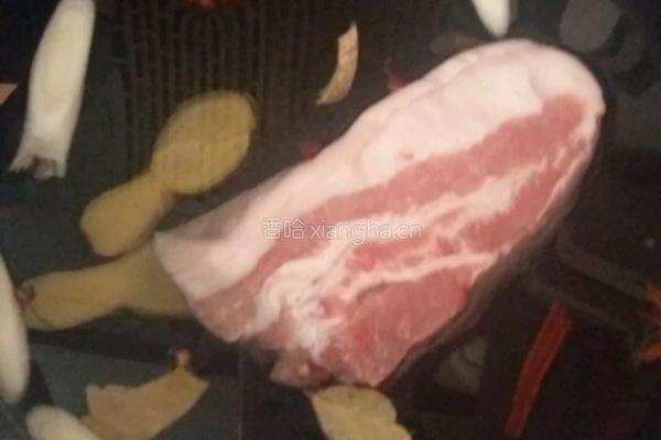 蒜泥白肉的做法图解1
