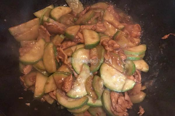 鸡肉片炒西葫芦的做法图解15