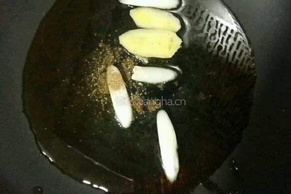 肉蘑炖土鸡的做法图解2