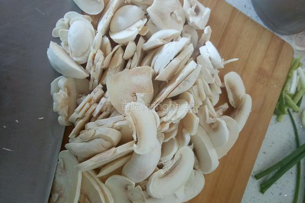 炒白菇的做法图解2
