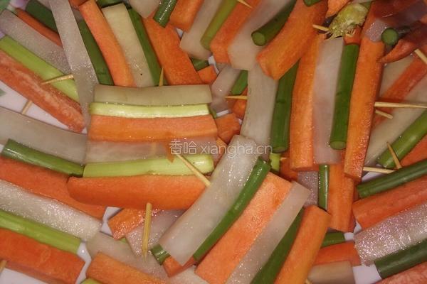 美丽酸菜串炒腊肉的做法图解2