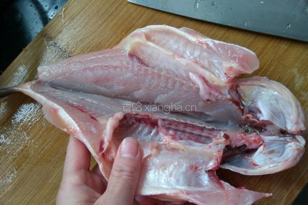 豉油蒸鲈鱼的做法图解2