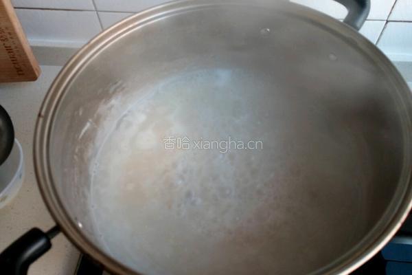 燕麦香蕉果仁粥的做法图解4