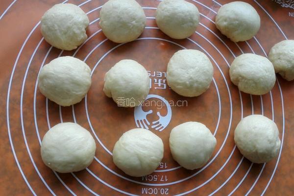 淡奶油豆沙面包的做法图解5