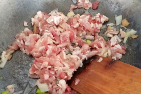 扒菇肉丁的做法图解3