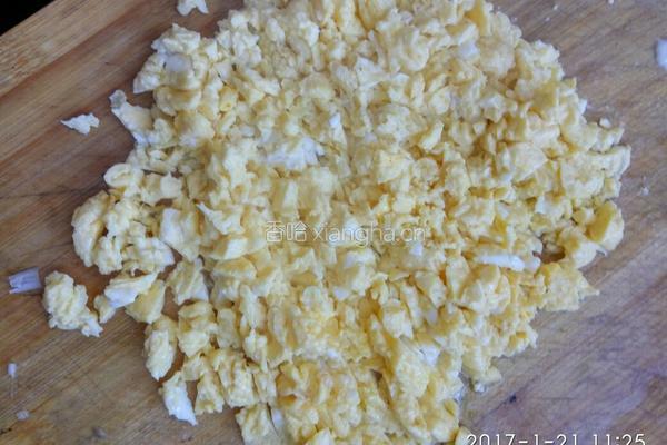 韭菜鸡蛋虾仁饺子的做法图解7