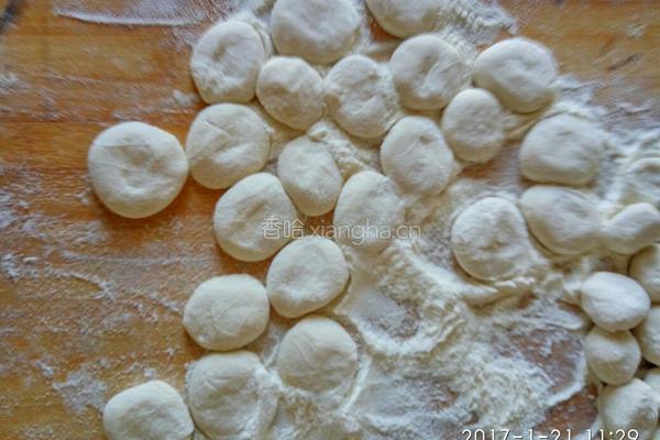 韭菜鸡蛋虾仁饺子的做法图解10