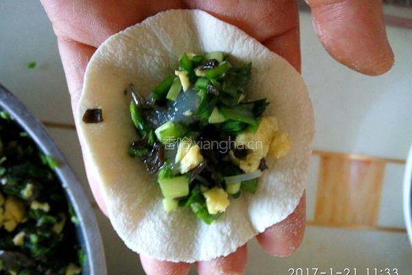 韭菜鸡蛋虾仁饺子的做法图解14