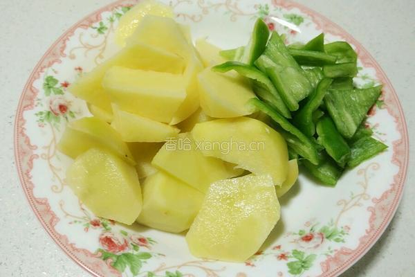 土豆烧鸡块的做法图解3