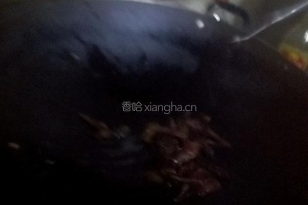 西兰花炒腊肉的做法图解3