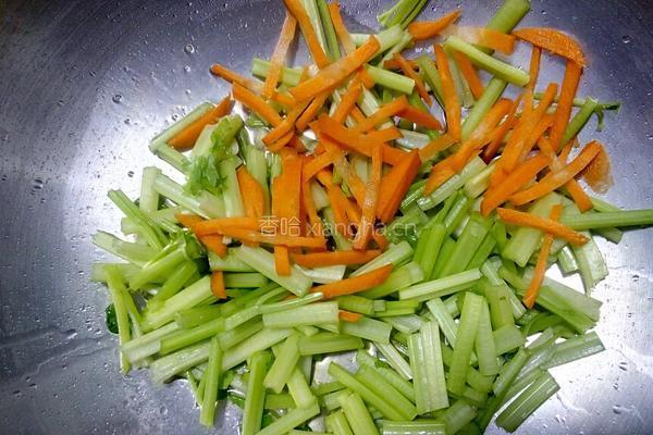 芹菜炒肉丝的做法图解9