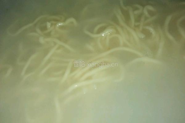 凉拌面粉的做法图解2