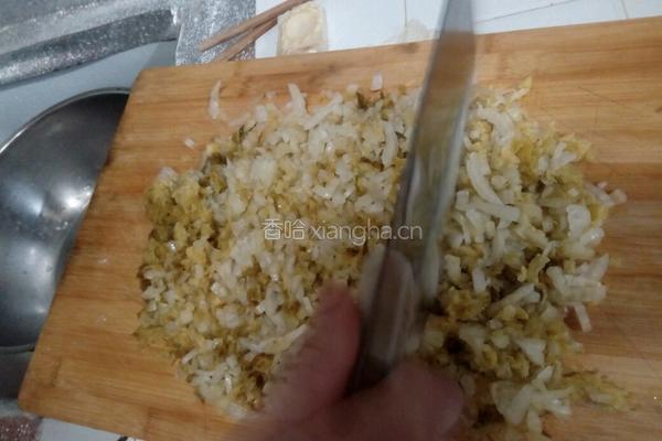 酸菜馅饺子的做法图解1