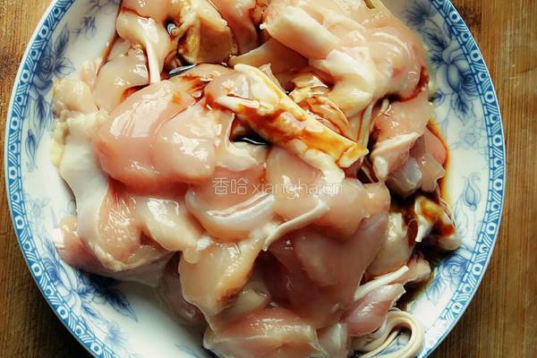 酸辣鸡丁的做法图解3