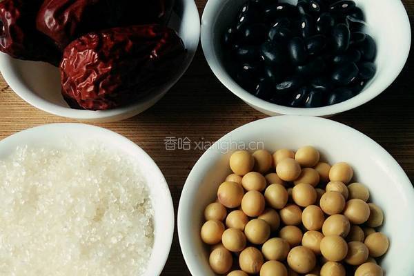红枣黑豆浆的做法图解1